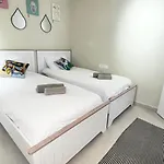 Newly Renovated Olive Appartement