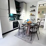 Newly Renovated Olive Appartement *