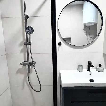 Newly Renovated Olive ديرمي