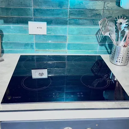 Newly Renovated Olive Apartment