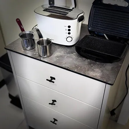 Newly Renovated Olive * דרמי