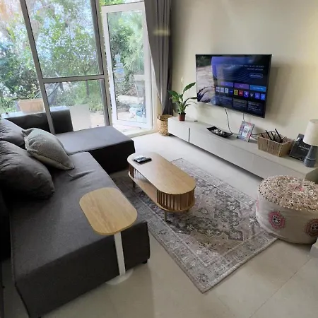 Newly Renovated Olive * דרמי