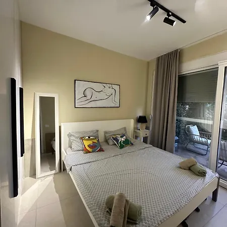 Newly Renovated Olive דירה דרמי